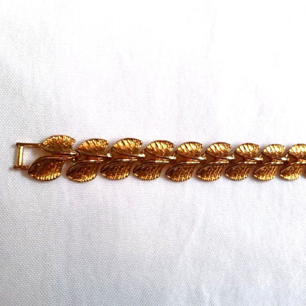 Vintage Accent Link Bracelet 7.5 inches Gold Tone vintage jewelry